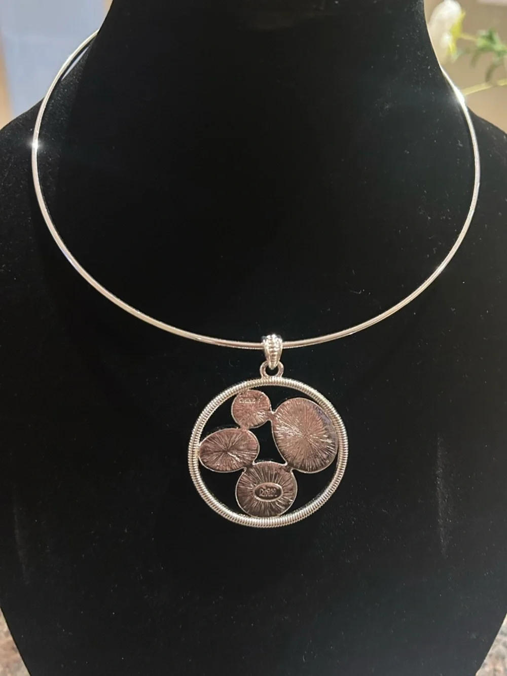 Signed Joan Rivers Gold Tone Tiger's Eye & White Cabochon Pendant Wire Necklace - Picture 4 of 8